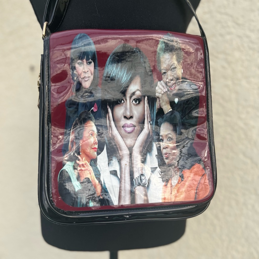 Black Queens Messenger Bag - Picture 4 of 4